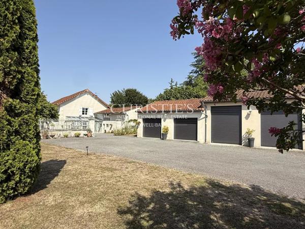 Propriété remarquable sur 2,5 Ha avec piscine!