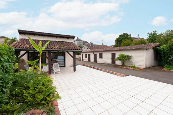 Maison à vendre    9 pièces •  Aire-sur-l'Adour