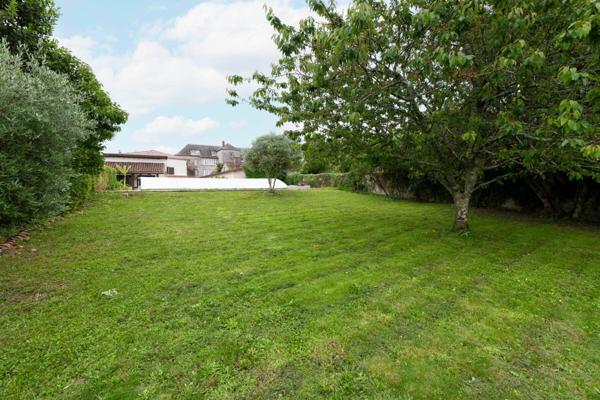 Maison à vendre    9 pièces •  Aire-sur-l'Adour