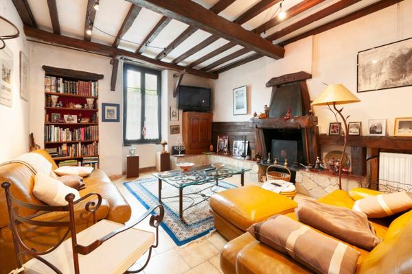 Maison à vendre    9 pièces •  Aire-sur-l'Adour