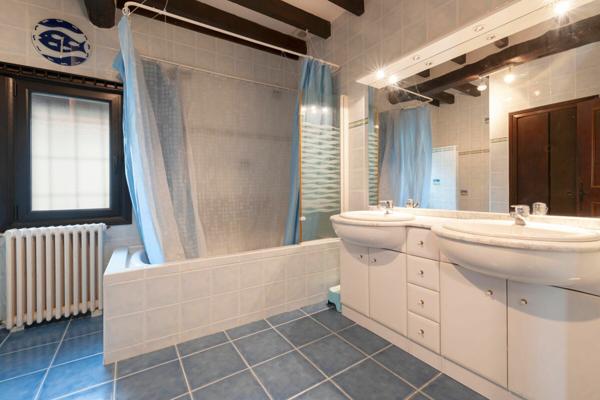 Maison à vendre    9 pièces •  Aire-sur-l'Adour