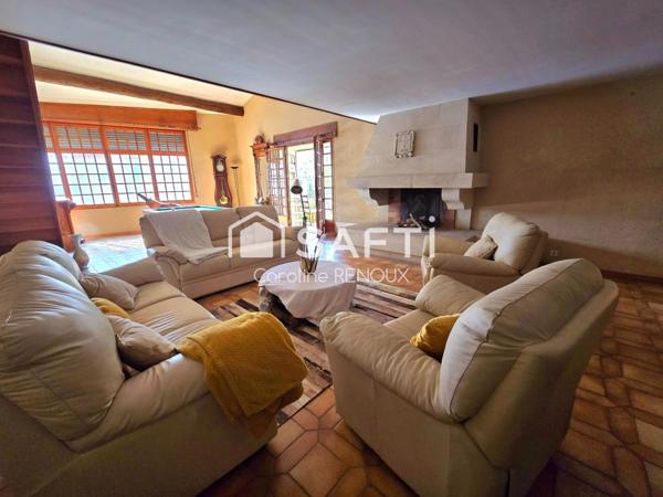 Maison de Maître 195 m² en plein centre du village avec un extérieur