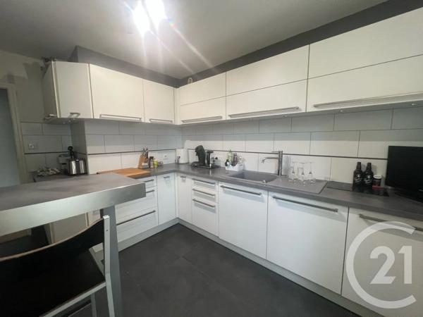 Appartement F5 à vendre  7 pièces - 117 m 2   AURILLAC  - 15