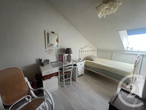 Appartement F5 à vendre  7 pièces - 117 m 2   AURILLAC  - 15