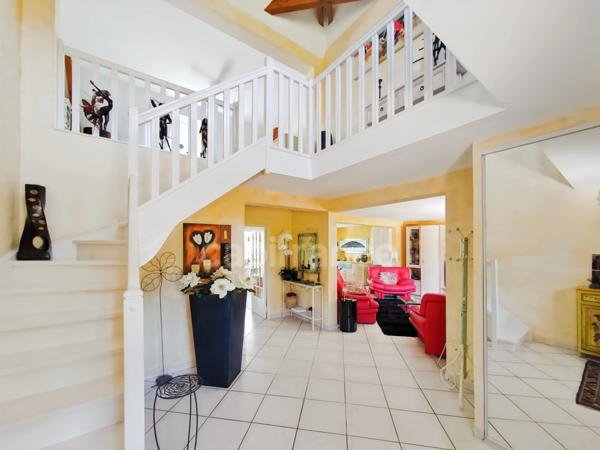 Givry (71) Maison à vendre de 250.43 m² - 6 pièces - terrain de 3 373 m² piscine !