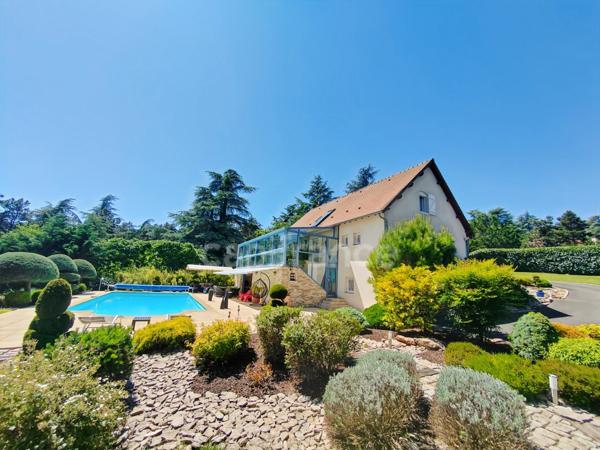 Givry (71) Maison à vendre de 250.43 m² - 6 pièces - terrain de 3 373 m² piscine !