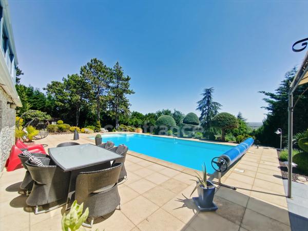 Givry (71) Maison à vendre de 250.43 m² - 6 pièces - terrain de 3 373 m² piscine !