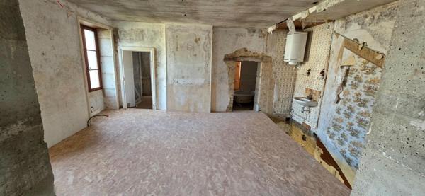 Maison en pierre de Bourgogne – 210 m² – Fort potentiel – Environnement calme