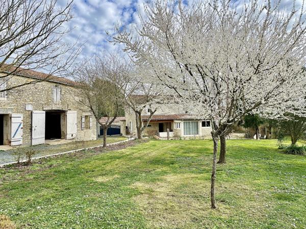 Saint-Crépin (17380) Maison familiale 3 chambres à Saint-Crépin