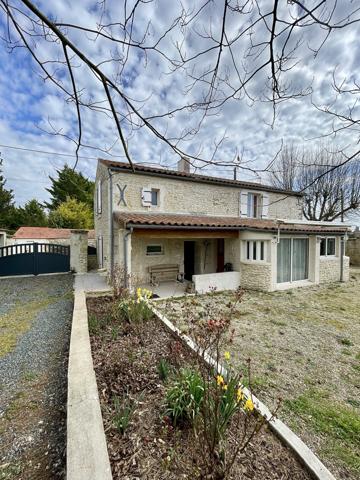 Saint-Crépin (17380) Maison familiale 3 chambres à Saint-Crépin