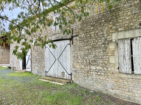 Saint-Crépin (17380) Maison familiale 3 chambres à Saint-Crépin