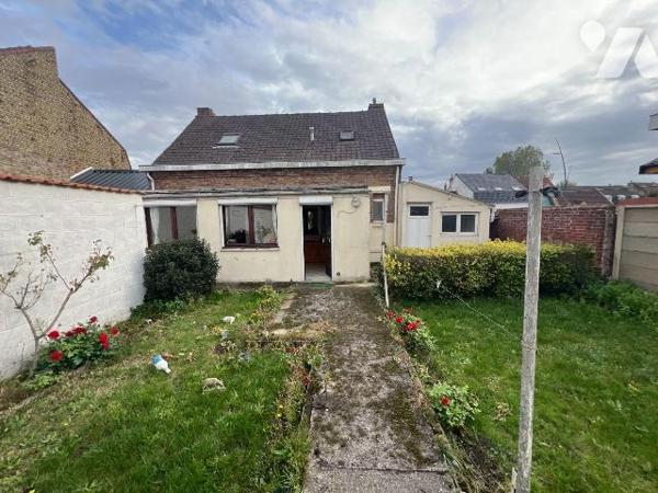 À vendre chez votre Notaire, maison sans mitoyenneté semi plain pied sur Loon-Plage (59279), co...