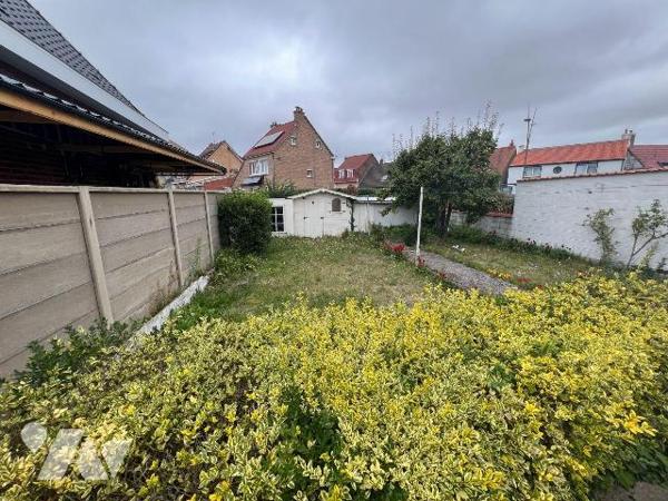 À vendre chez votre Notaire, maison sans mitoyenneté semi plain pied sur Loon-Plage (59279), co...