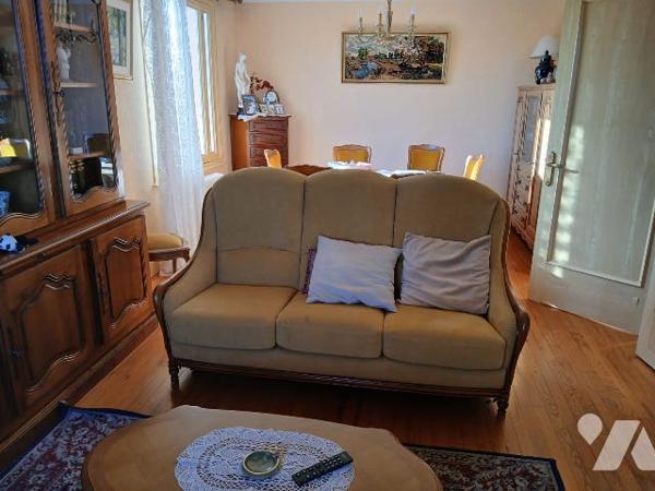 Maison à usage d'habitation des années 70 sur BOEN sur LIGNON avec terrain attenant de 1169m²