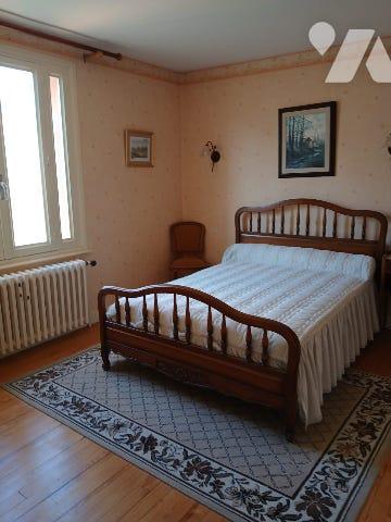 Maison à usage d'habitation des années 70 sur BOEN sur LIGNON avec terrain attenant de 1169m²