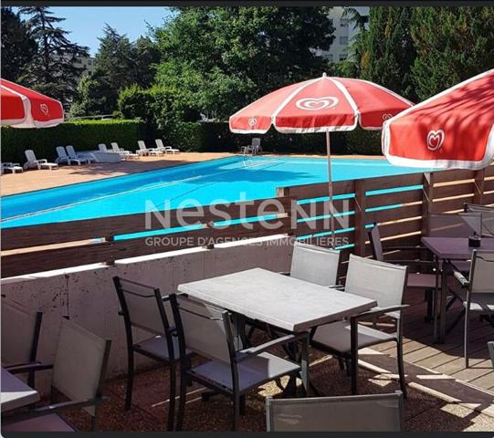 Appartement 3 pièces en dernier étage avec piscine et tennis à Écully