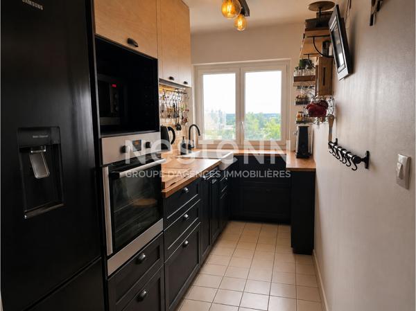 Appartement 3 pièces en dernier étage avec piscine et tennis à Écully