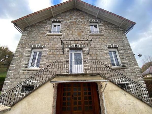 Maison * 6 Pièces * 123 M² * 15210 Ydes * 181 900  €