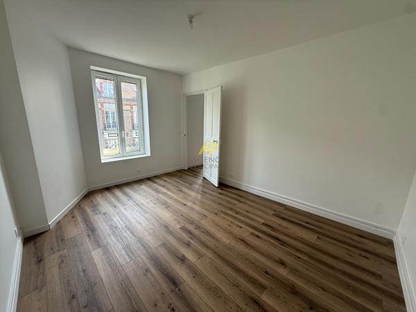 Refait à neuf au pied de la gare 200 000 € **  - Référence  2108