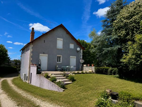 Maison familiale avec hangar de 300 m² sur terrain de 1 700 m²