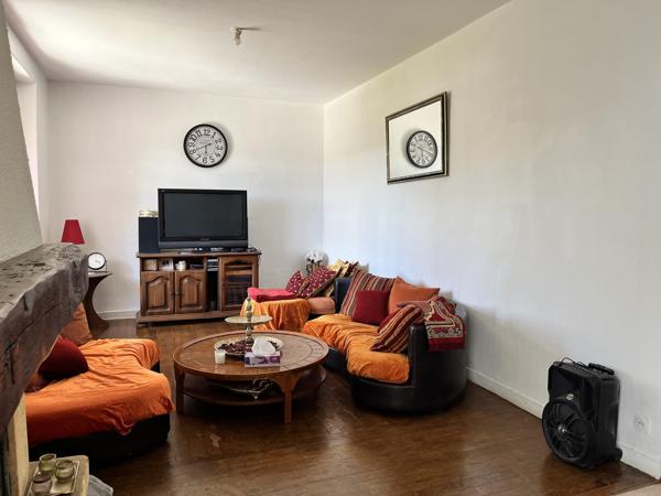 Maison familiale avec hangar de 300 m² sur terrain de 1 700 m²