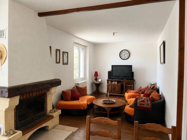 Maison familiale avec hangar de 300 m² sur terrain de 1 700 m²