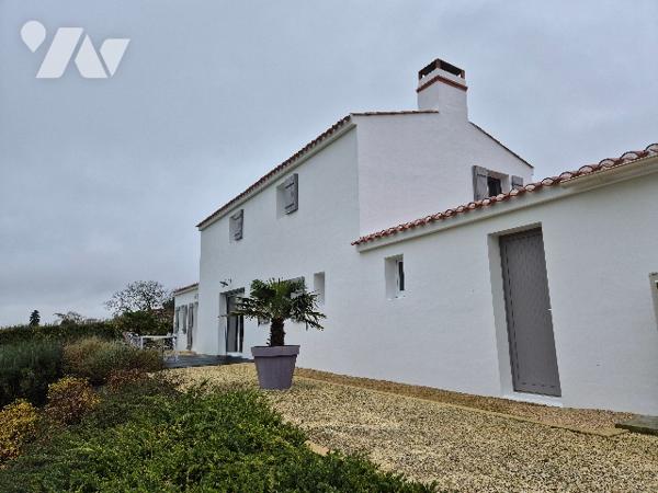 Aux portes de la Rochelle, splendide et lumineux pavillon d'architecte.