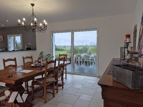 Aux portes de la Rochelle, splendide et lumineux pavillon d'architecte.
