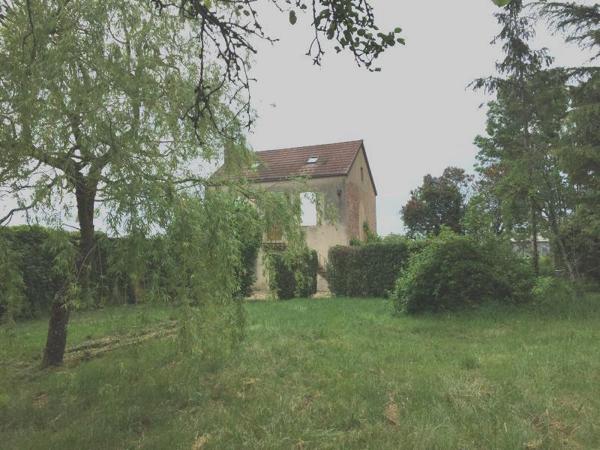 Étaule (89200) Secteur VASSY ETAULES Maison à louer avec jardin 560 € sans charges.