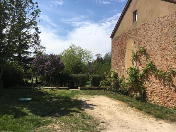 Étaule (89200) Secteur VASSY ETAULES Maison à louer avec jardin 560 € sans charges.