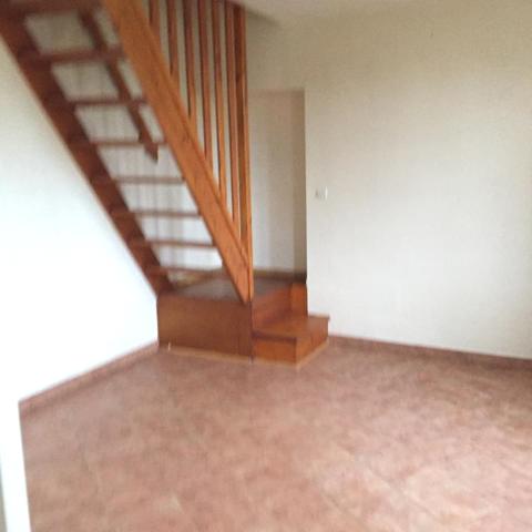 Étaule (89200) Secteur VASSY ETAULES Maison à louer avec jardin 560 € sans charges.