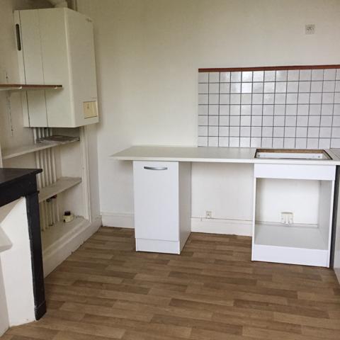 Étaule (89200) Secteur VASSY ETAULES Maison à louer avec jardin 560 € sans charges.