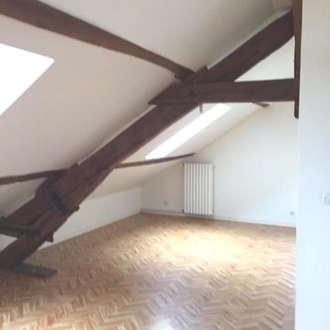 Étaule (89200) Secteur VASSY ETAULES Maison à louer avec jardin 560 € sans charges.