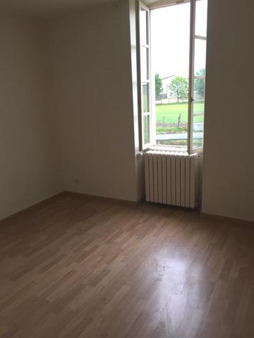 Étaule (89200) Secteur VASSY ETAULES Maison à louer avec jardin 560 € sans charges.