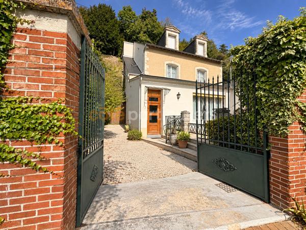 Vente
                Maison180 m² - 7 Pièces -
                    POCE SUR CISSE (37530)