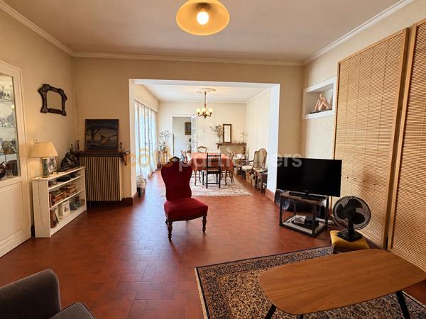 Vente
                Maison180 m² - 7 Pièces -
                    POCE SUR CISSE (37530)