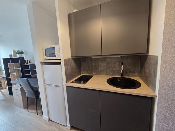 Studio entièrement rénové - Rue de l'Université - LYON