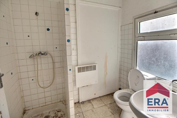 Immeuble à Bollène - local et appartements - Travaux à prévoir