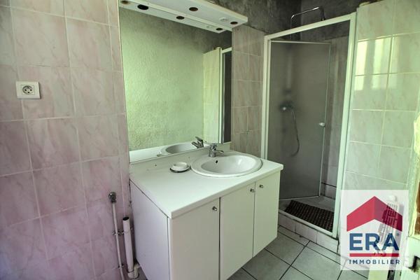 Immeuble à Bollène - local et appartements - Travaux à prévoir