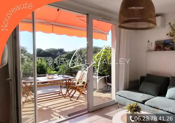 MAISON MEUBLEE ET CLIMATISEE IDEALEMENT SITUE DANS LA RESIDENCE AVEC VUE SUR LA GARRIGUE.