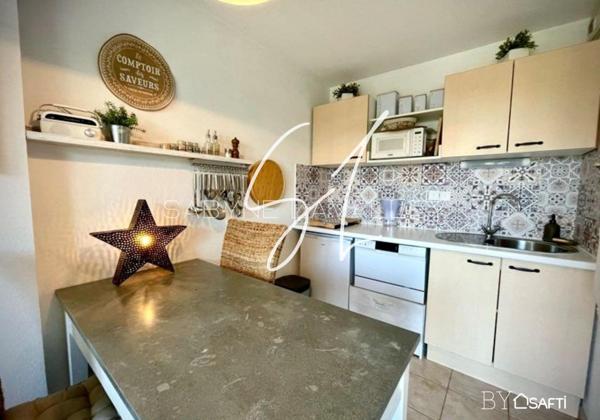 MAISON MEUBLEE ET CLIMATISEE IDEALEMENT SITUE DANS LA RESIDENCE AVEC VUE SUR LA GARRIGUE.