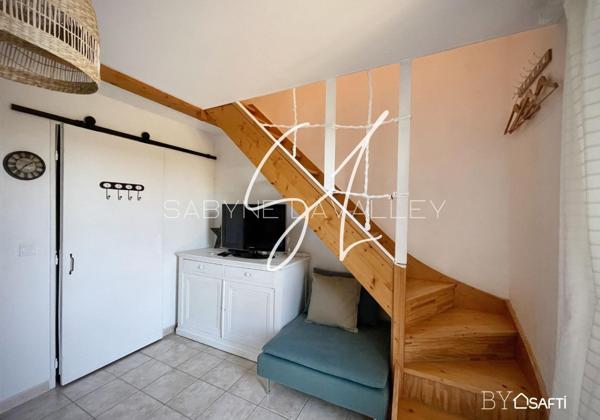 MAISON MEUBLEE ET CLIMATISEE IDEALEMENT SITUE DANS LA RESIDENCE AVEC VUE SUR LA GARRIGUE.