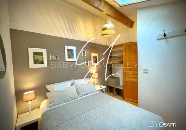 MAISON MEUBLEE ET CLIMATISEE IDEALEMENT SITUE DANS LA RESIDENCE AVEC VUE SUR LA GARRIGUE.