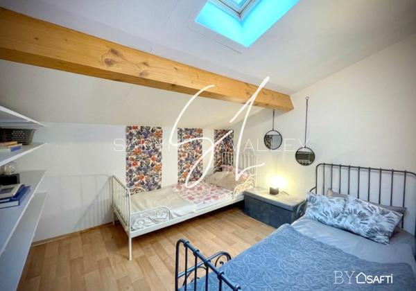 MAISON MEUBLEE ET CLIMATISEE IDEALEMENT SITUE DANS LA RESIDENCE AVEC VUE SUR LA GARRIGUE.