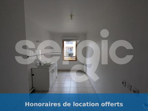 Location 4 Pieces 84 76240 Le Mesnil Esnard 25 1444 01 0210