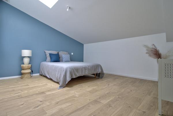 AGEN CENTRE VILLE - Maison de ville rénovée de 168m² avec 4 chambres, grand garage et extérieur dans un quartier calme.