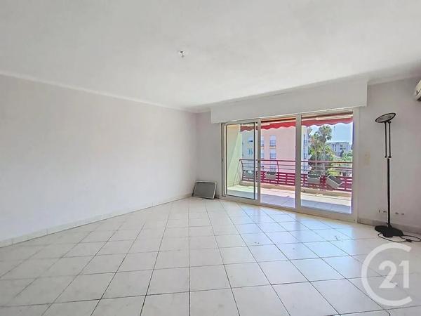 Appartement T3 à vendre  3 pièces - 79,70 m 2   FREJUS  - 83