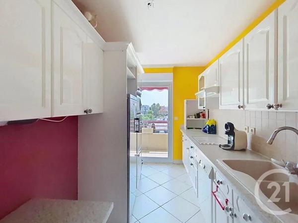 Appartement T3 à vendre  3 pièces - 79,70 m 2   FREJUS  - 83