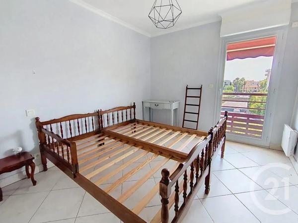 Appartement T3 à vendre  3 pièces - 79,70 m 2   FREJUS  - 83