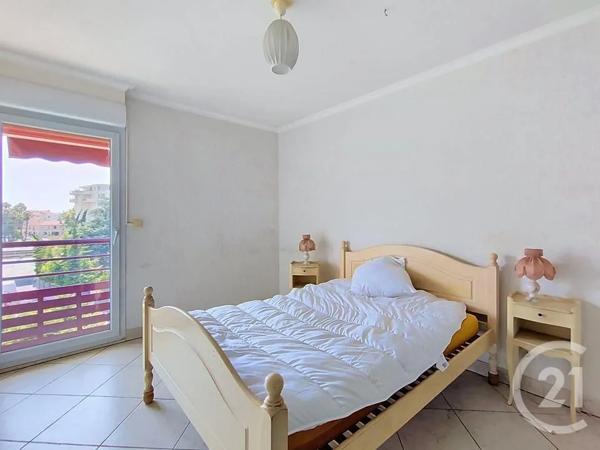 Appartement T3 à vendre  3 pièces - 79,70 m 2   FREJUS  - 83